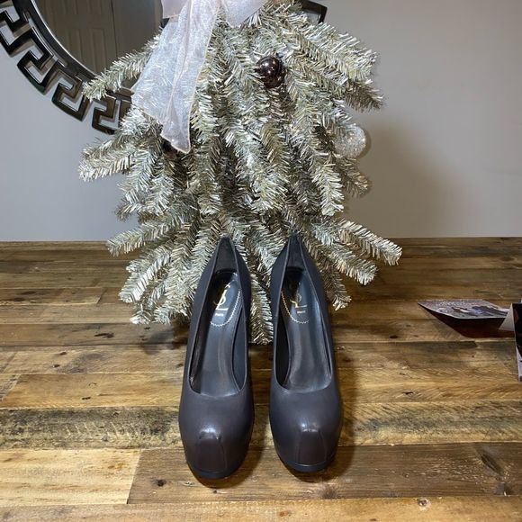 Saint Laurent Tribtoo Platform Leather Pumps - Picture 2 of 8